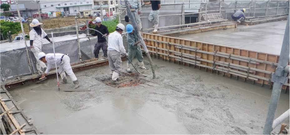 床と壁を隙間なく一体化る