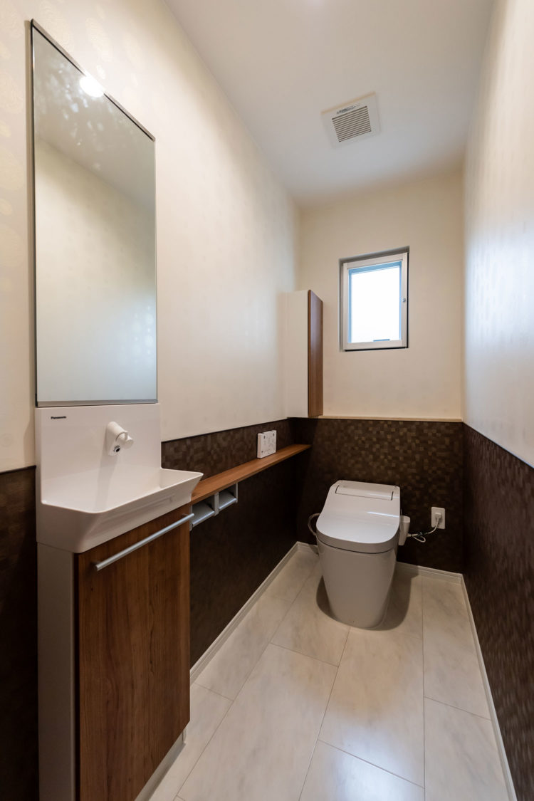 白と木をベースにした快適な居住空間