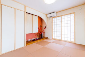 各部屋に眩い光を届けるインナーパティオ。