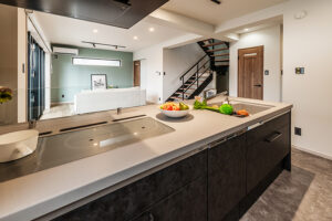 ゆとりのあるプライベート空間を保った共同住宅