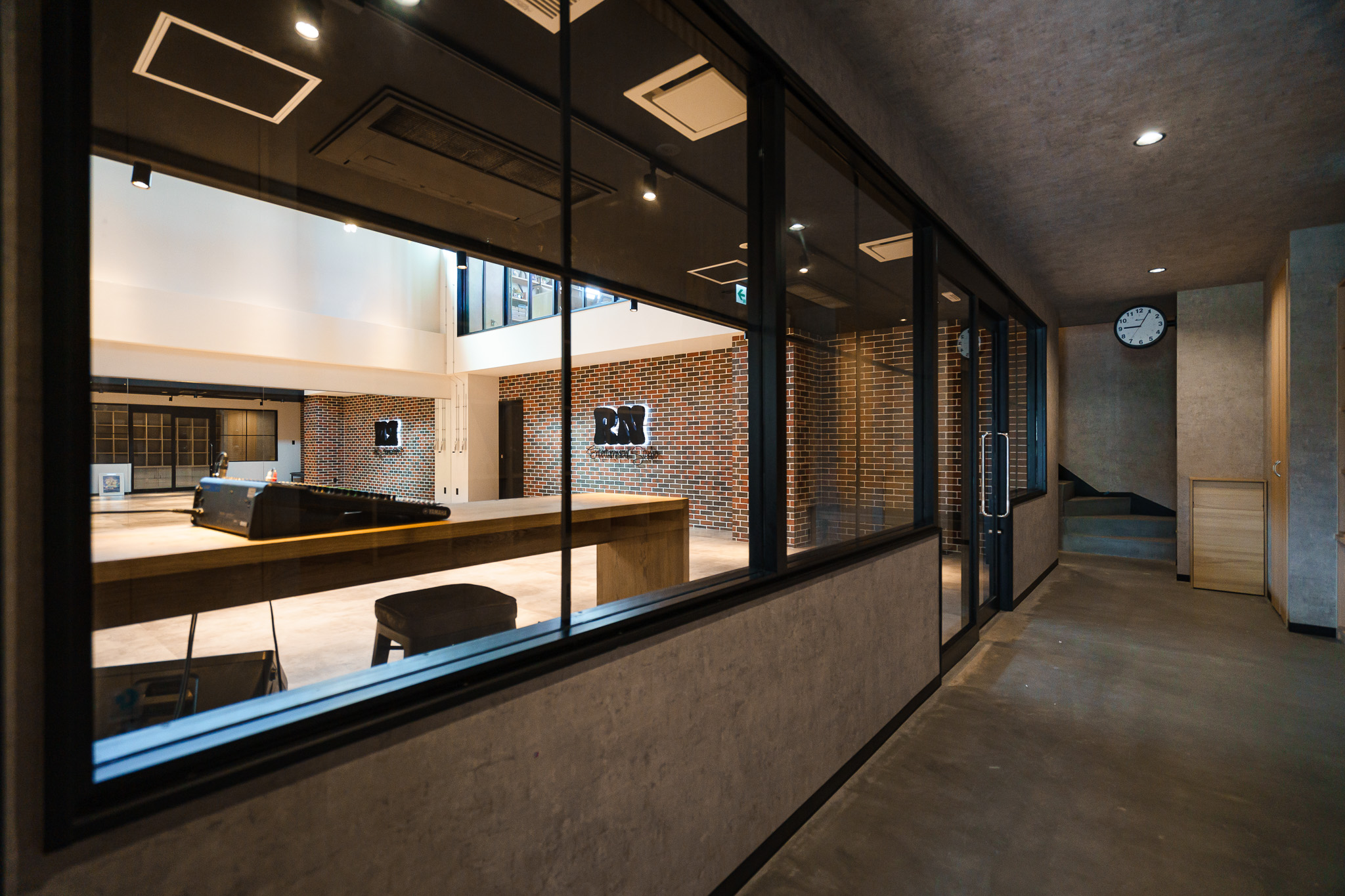 ダンススタジオを併設させた事務所兼住宅、防音対策もバッチリ！気密性の高いRC造だからこそ