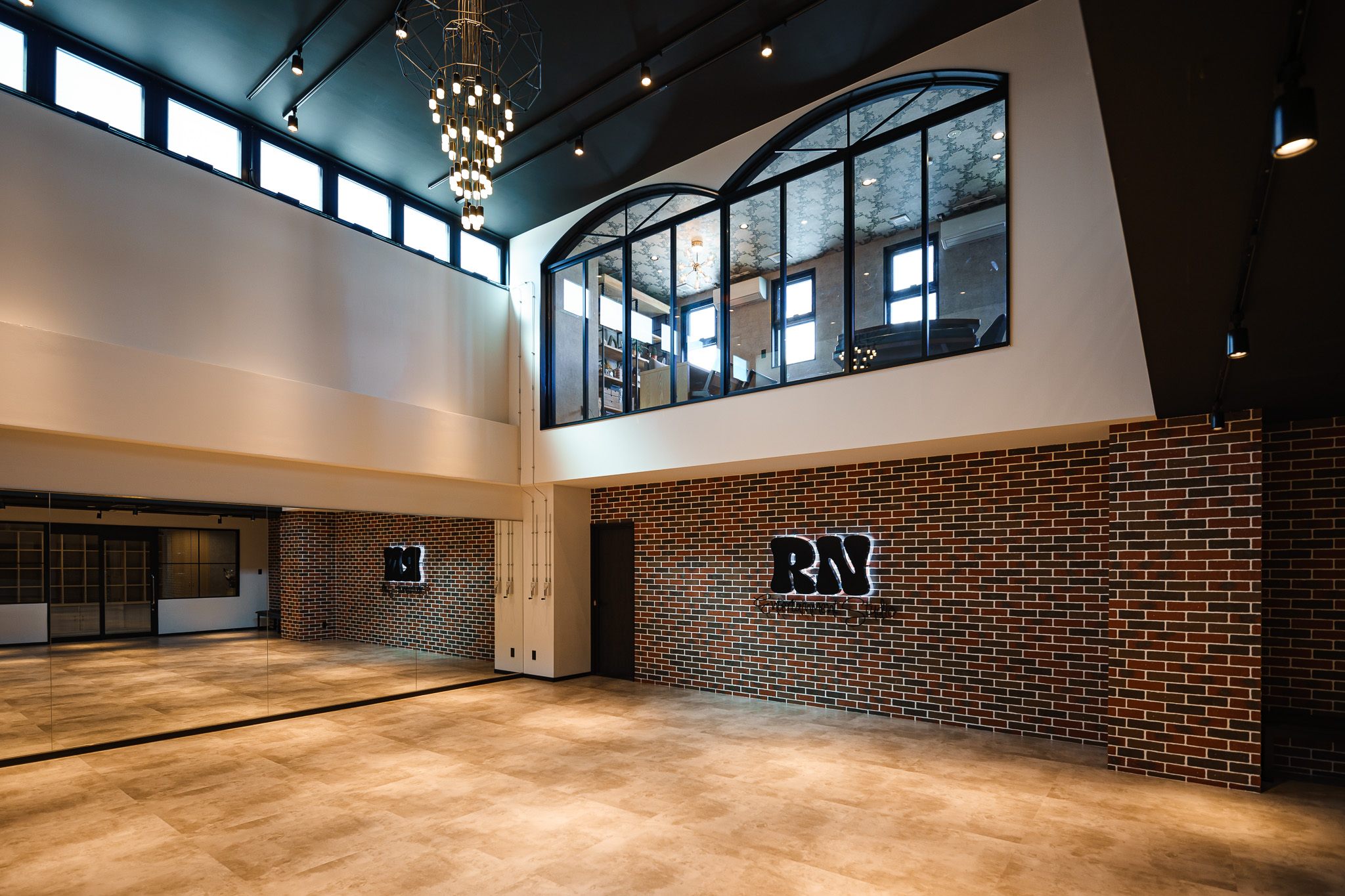 ダンススタジオを併設させた事務所兼住宅、防音対策もバッチリ！気密性の高いRC造だからこそ