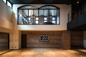 ダンススタジオを併設させた事務所兼住宅、防音対策もバッチリ！気密性の高いRC造だからこそ