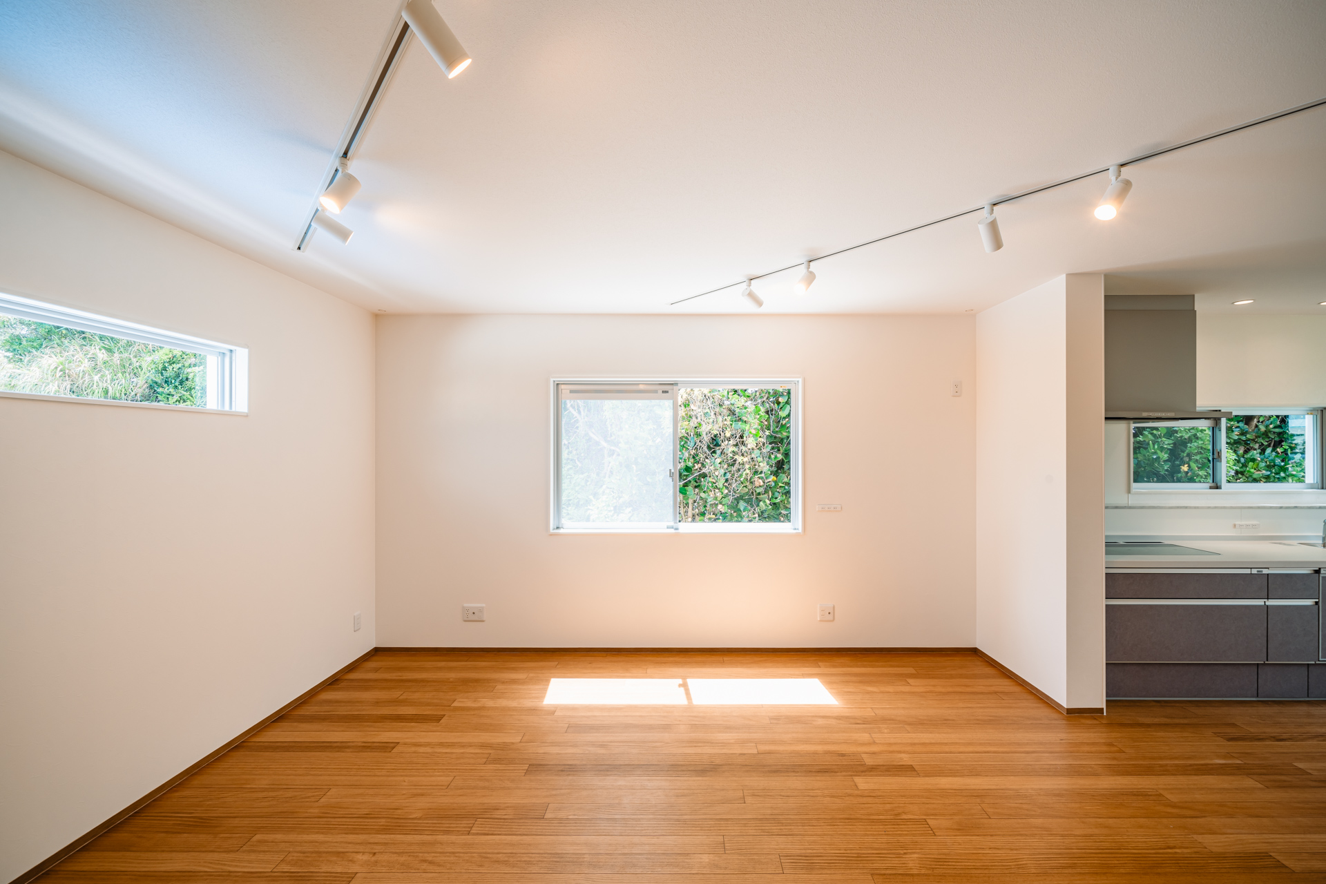 白を基調としたこだわりの二世帯住宅