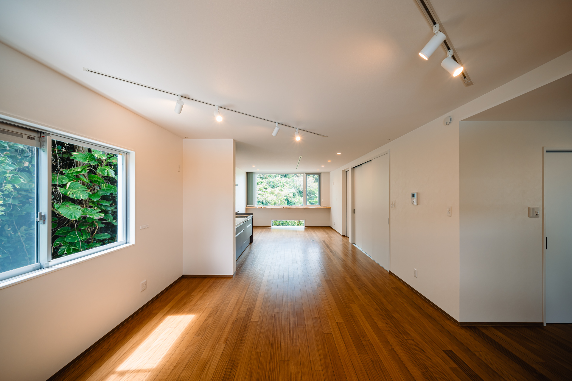 白を基調としたこだわりの二世帯住宅