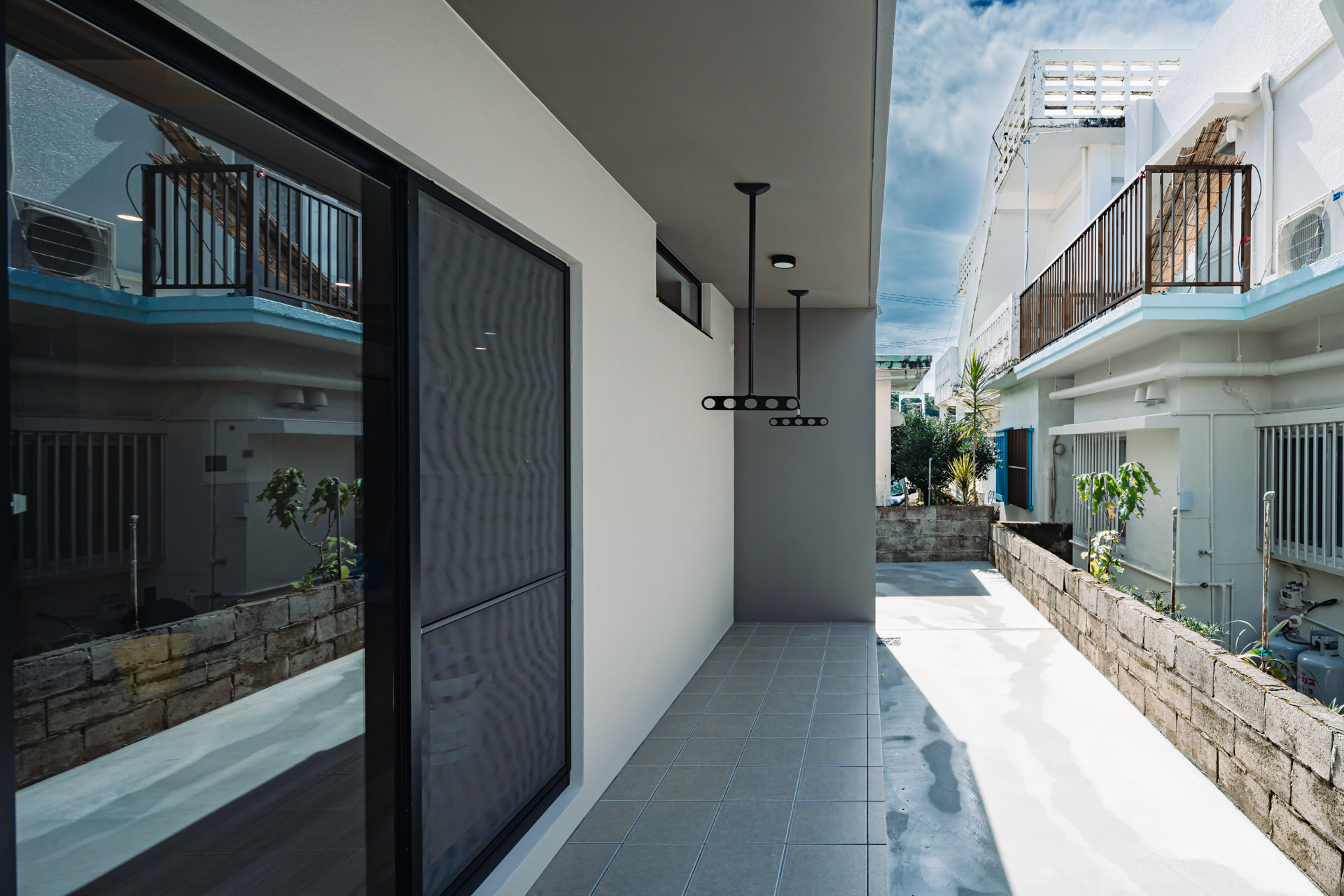 収納スペースが充実したシンプルモダンな住宅