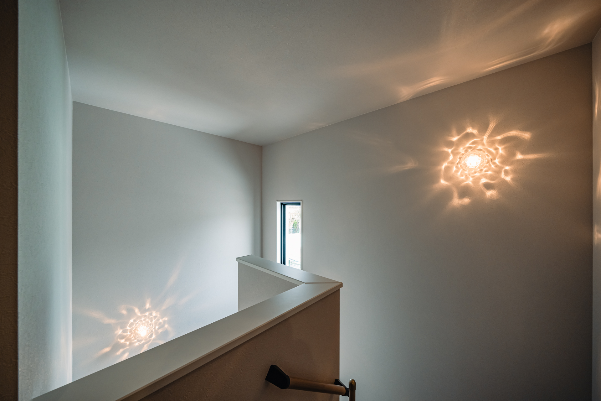 収納スペースが充実したシンプルモダンな住宅