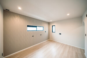 収納スペースが充実したシンプルモダンな住宅