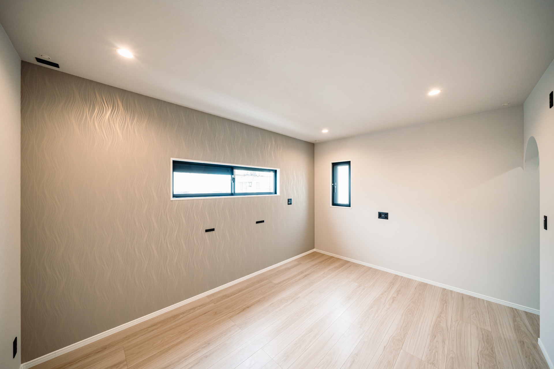 収納スペースが充実したシンプルモダンな住宅