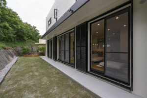 奥様のご実家を建て替え・縁側で家族が繋がるコミュニケーションテラスが魅力